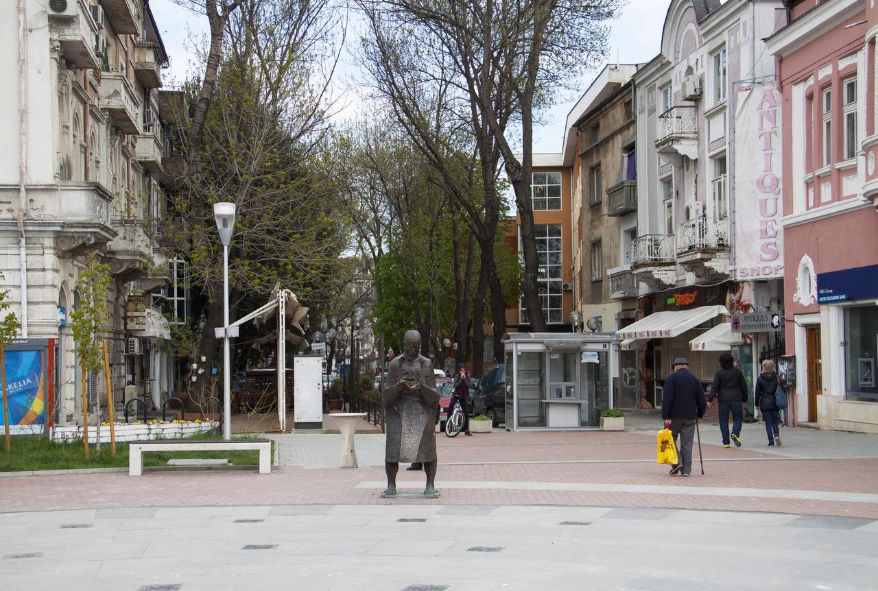 Gagarin House Hostel Varna Exterior foto