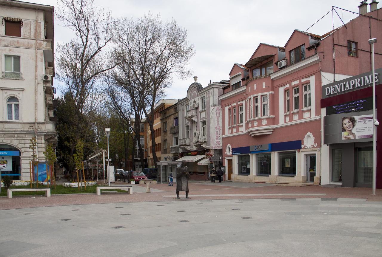 Gagarin House Hostel Varna Exterior foto